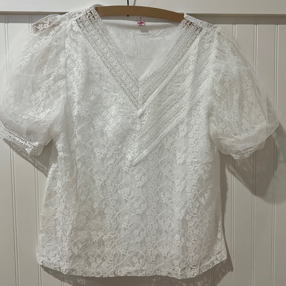 Women’s puff sleeve chiffon and lace blouse size L, never worn